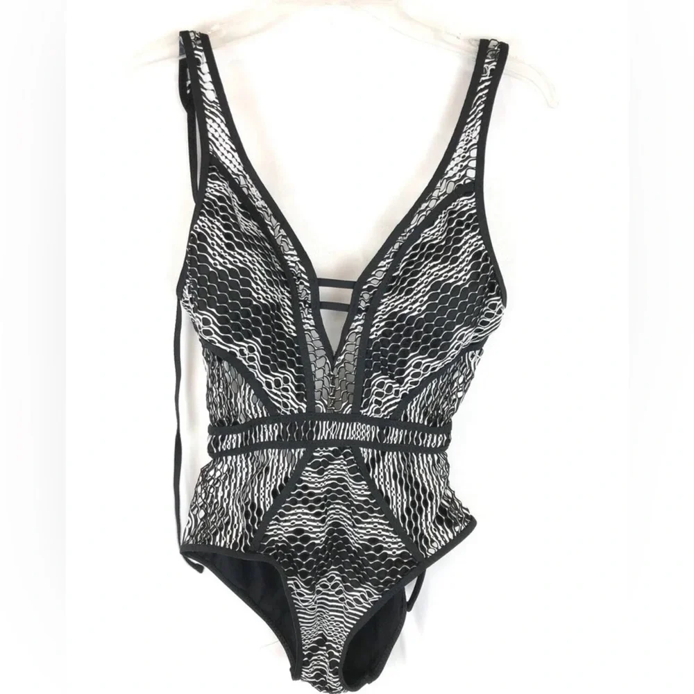 BECCA Women's Show & Tell Crochet Plunge One Piece Swimsuit Size Small